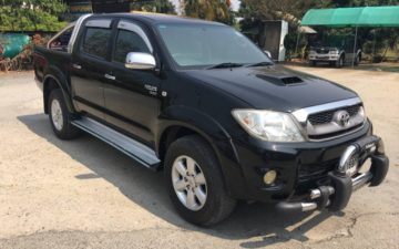 Rent Toyota Hilux Double-Cab High Grade 